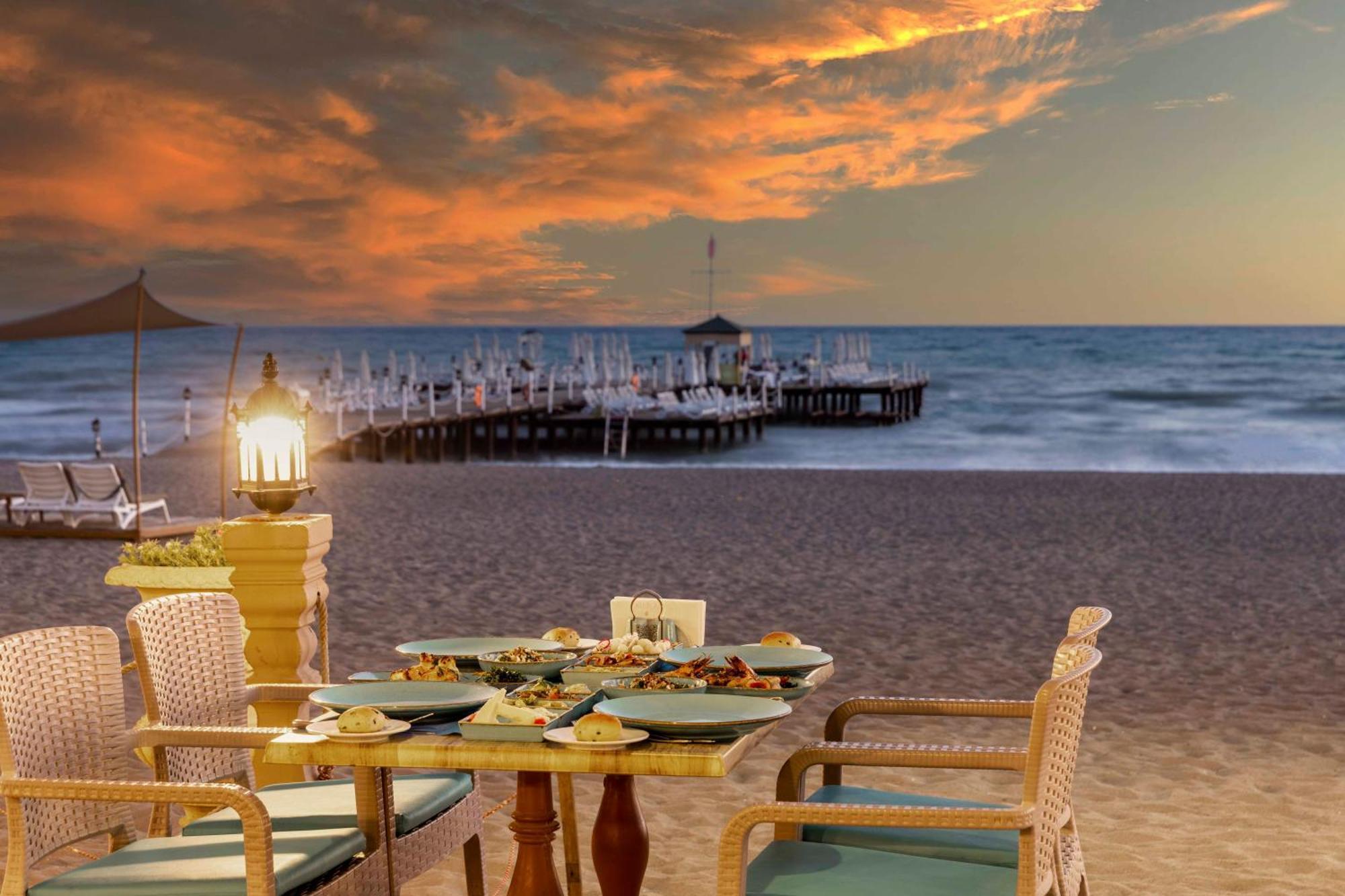 Spice Hotel & Spa Belek Eksteriør bilde Beachfront dining at the InterContinental Hotel, San Francisco