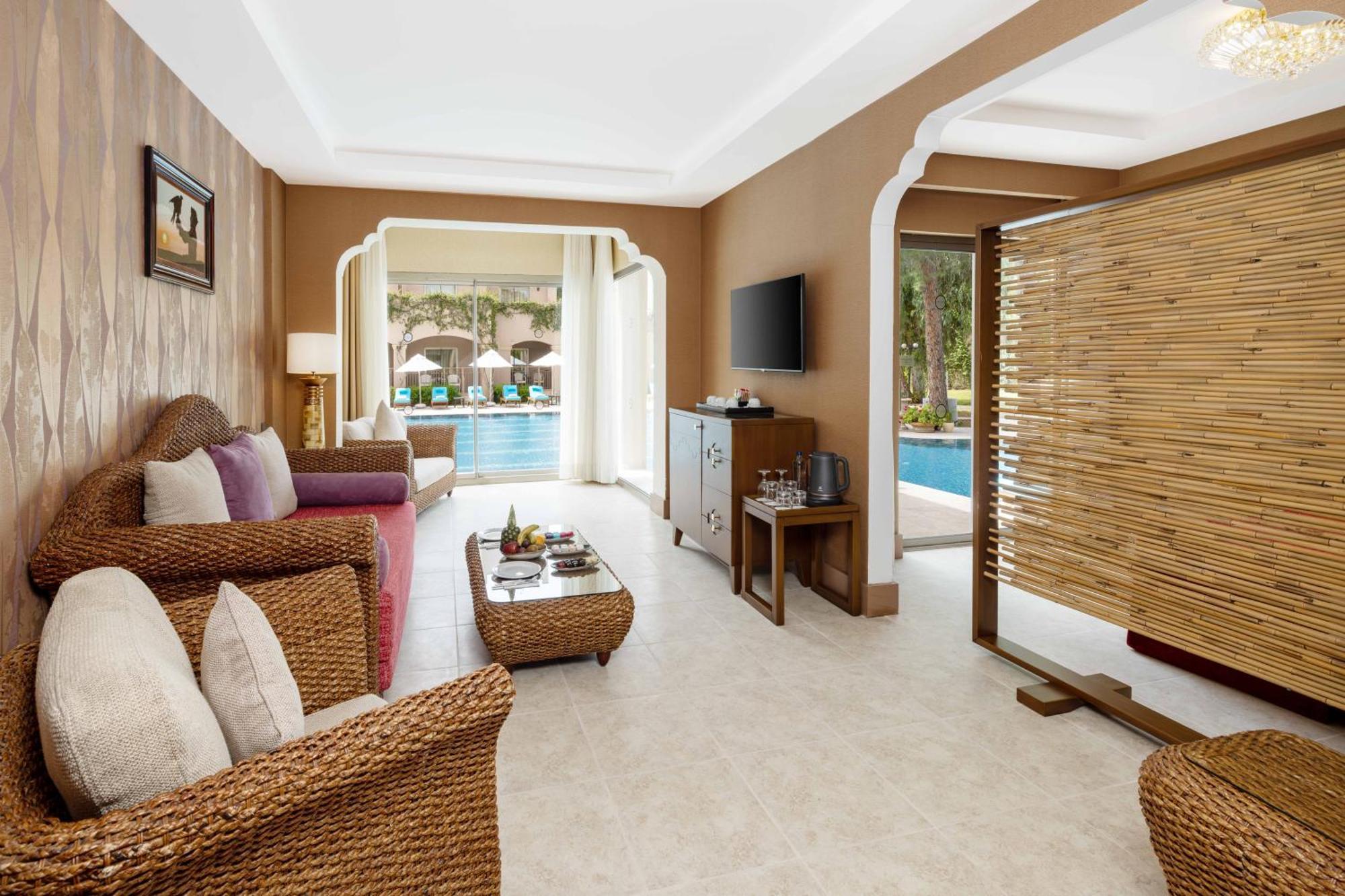 Spice Hotel & Spa Belek Eksteriør bilde A poolside suite at the resort